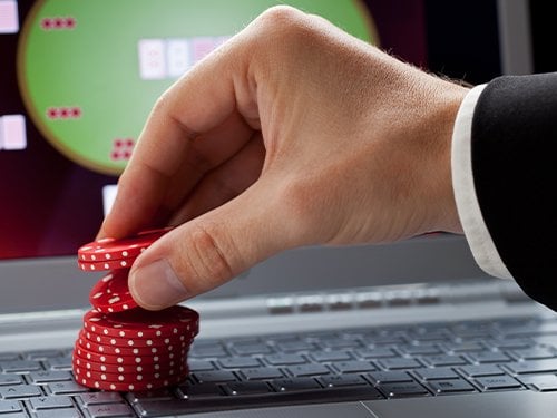 What Is a Straddle in Poker and How to Use the Bet Effectively