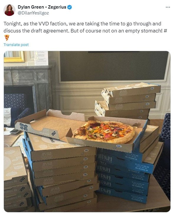 Head of VVD chomps pizza